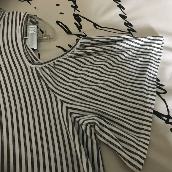 Cold Shoulder Top - Picture 4 of 7